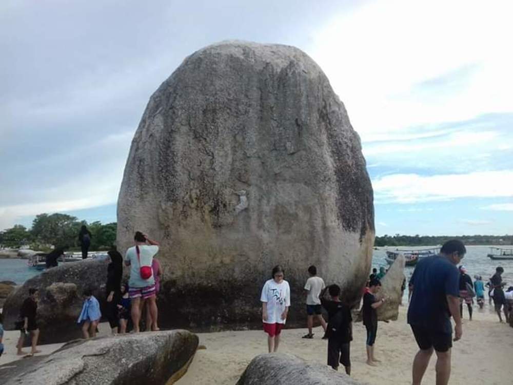 Batu Berlayar Island