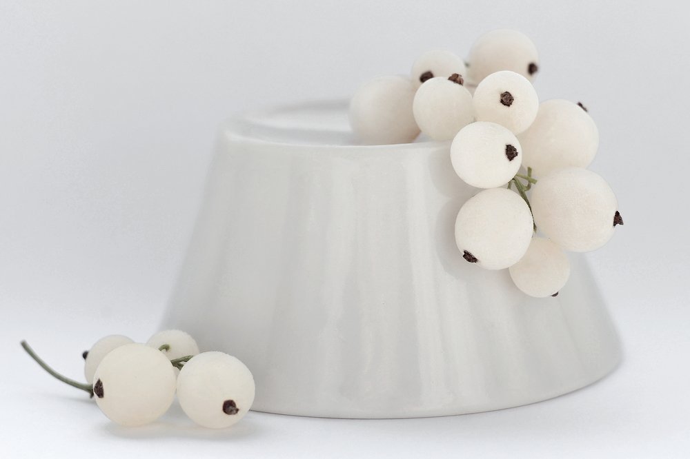 Белая смородина.