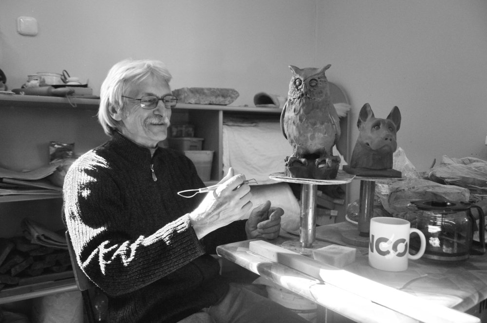 Резчик по дереву.