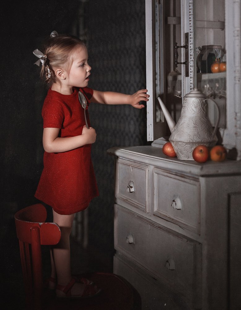 Девочка и варенье.