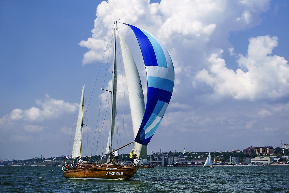 Под прусом.