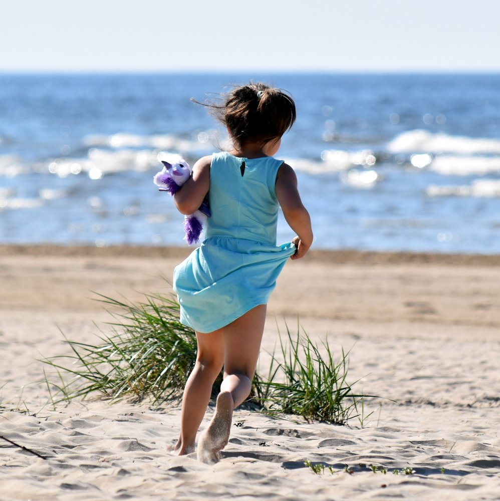 Running to the water! / Бегом к воде!