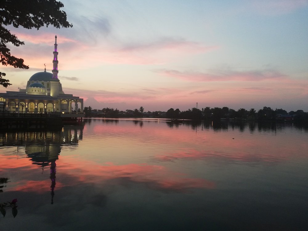 Photograph by KAMARUL KARDJO