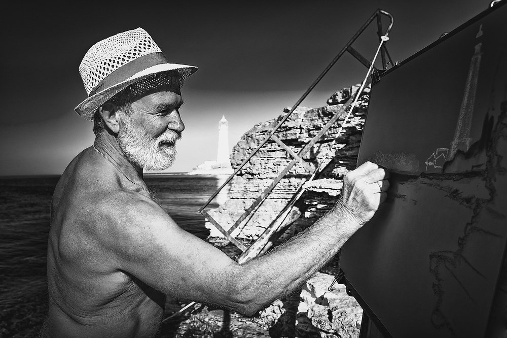 Мой друг - художник и поэт.