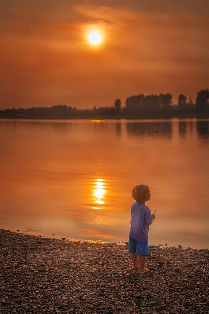 Мальчик с палочкой