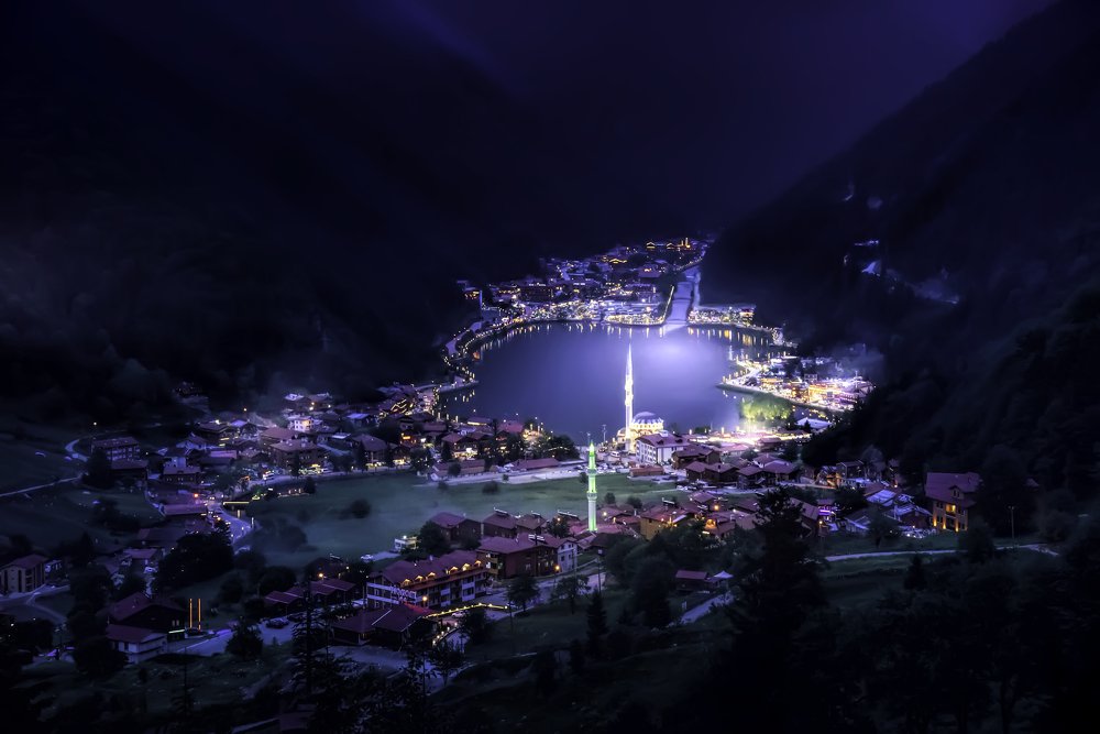 Photograph by Aram Rustayi