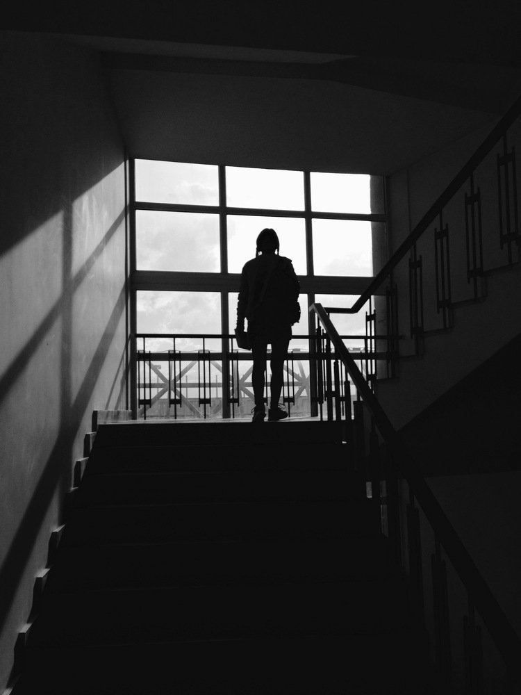 Девушка в университете.