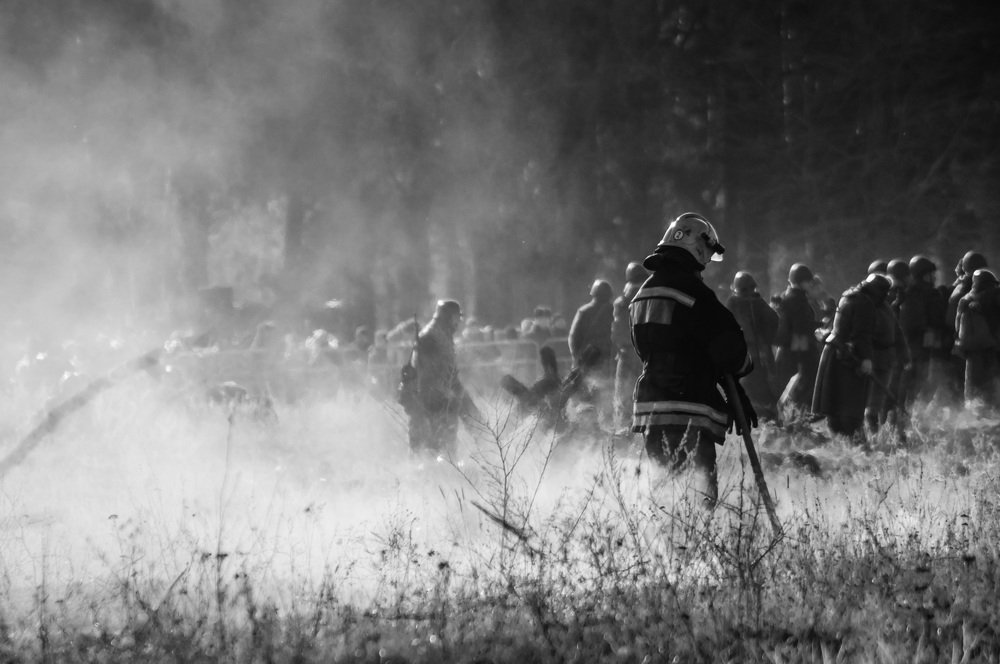 Пожар позади