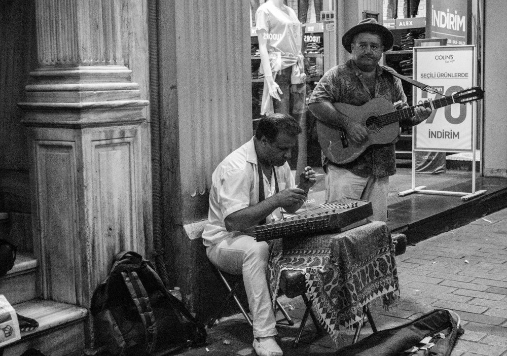 Street musicians in Istanbul, Taksim square