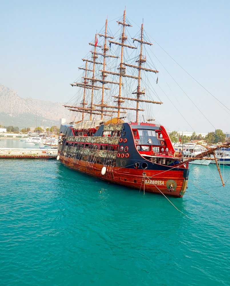 Прекрасная Яхта в Порту