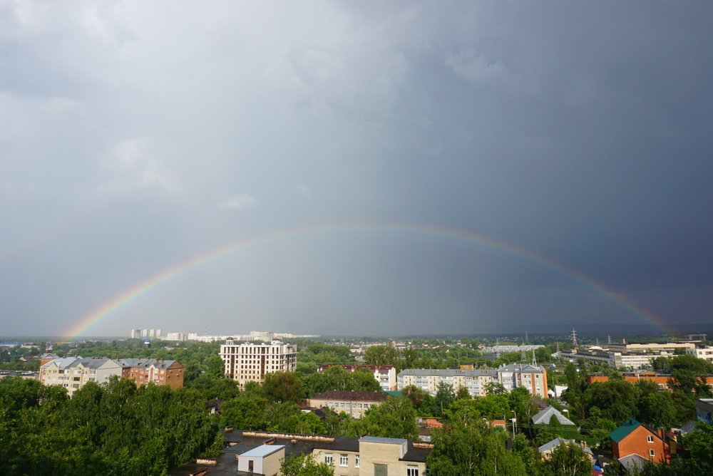 Радуга после дождя, вид из окна...