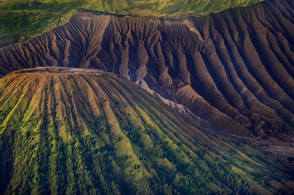 Timeless cracks of Bromo