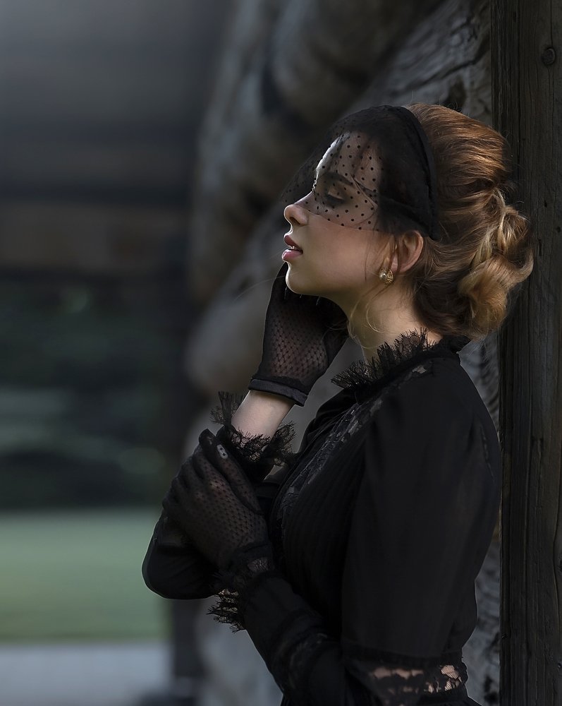 Девушка в черном