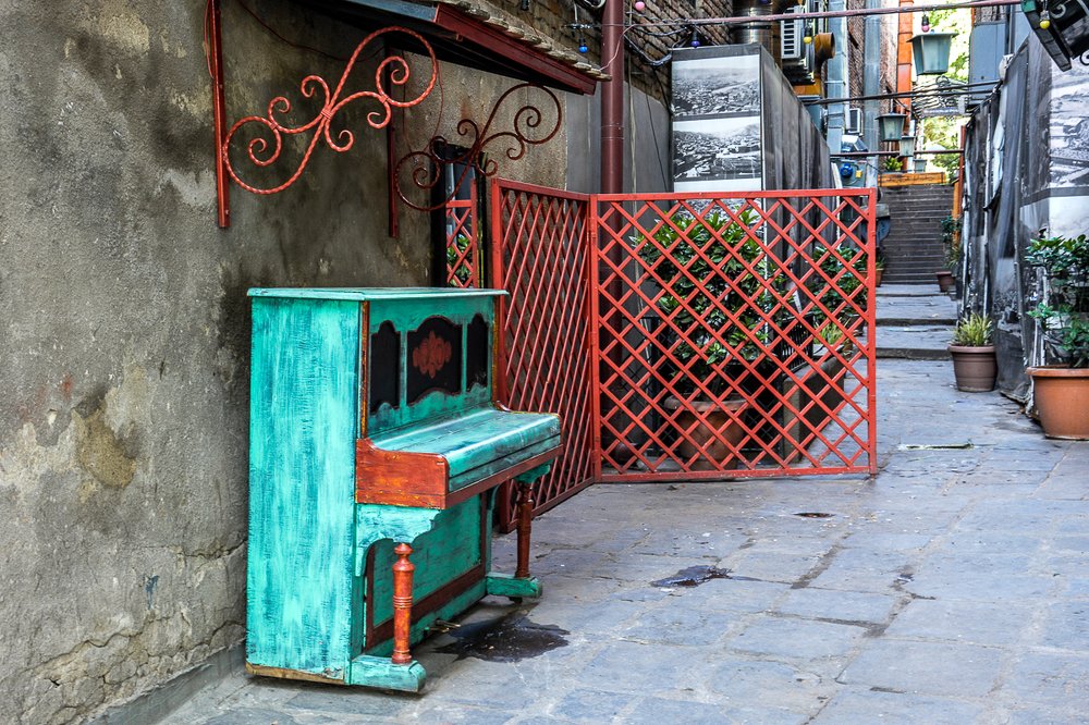 Арт во дворе