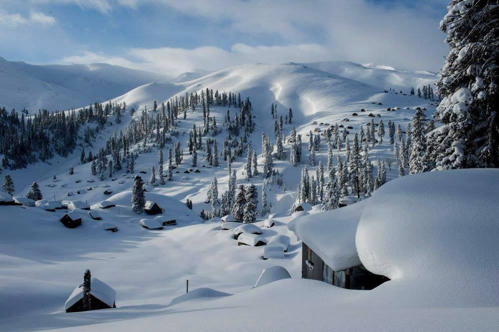 Снежный покров укрыл деревню Митарби