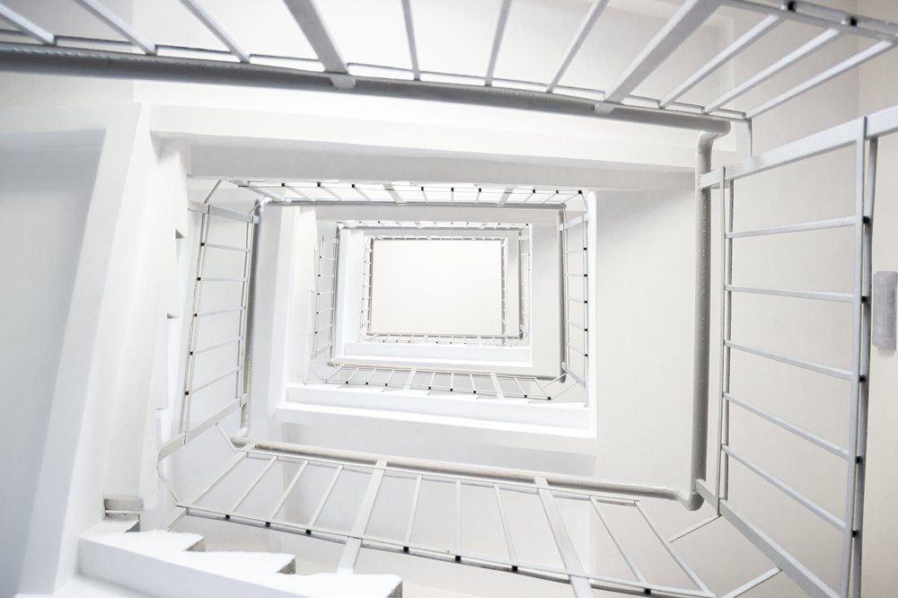 Белая лестница