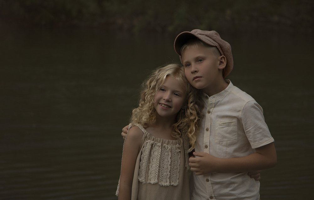 Дети у воды