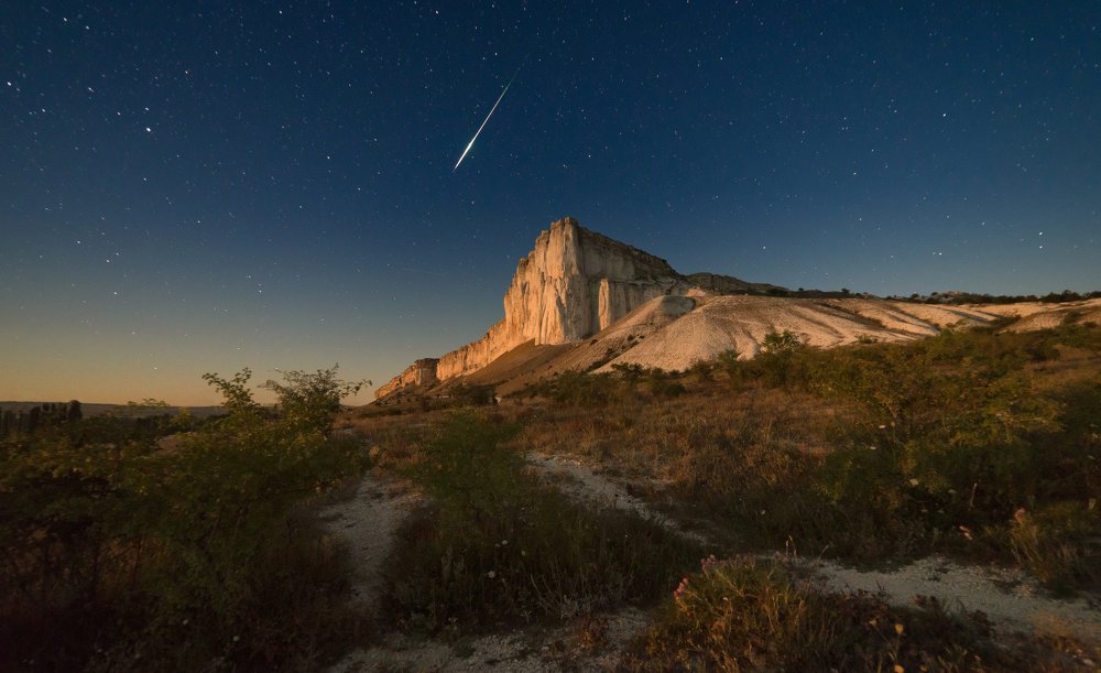 Закат полной луны у Белой скалы