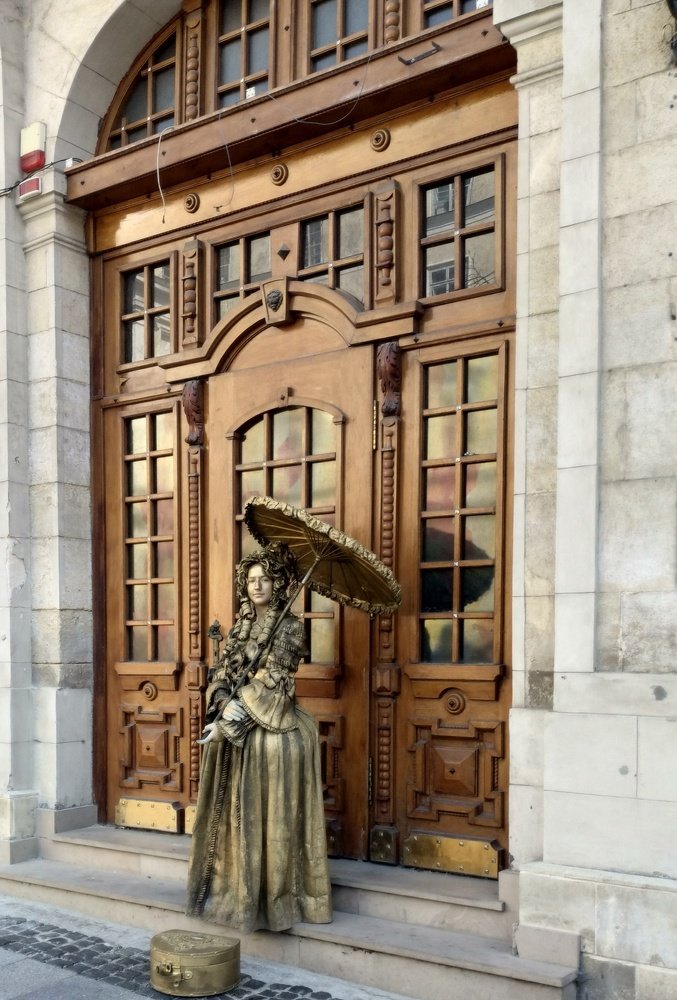 Сучасна дівчина з минулого