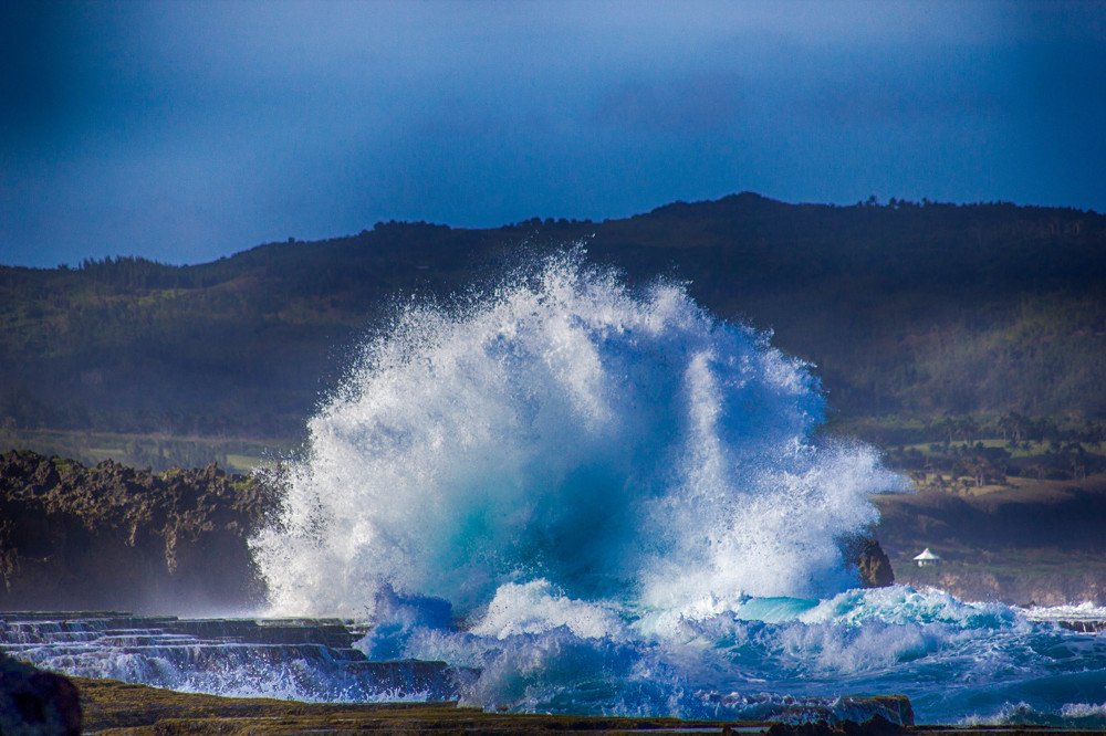 Бушующие волны тихого океана