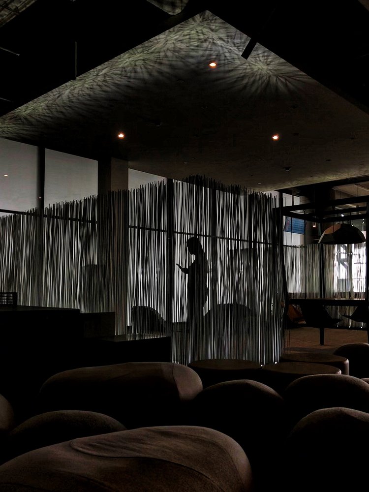 В саду камней.