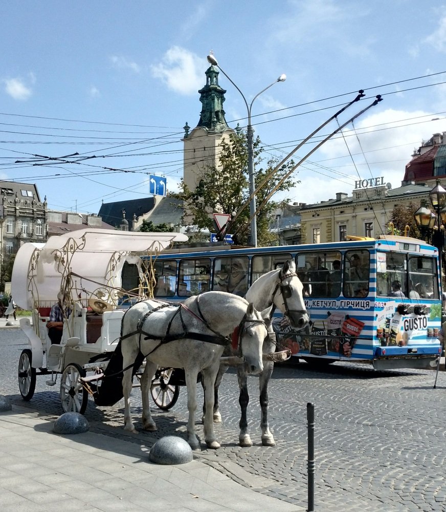 Минуле і сучасне поруч