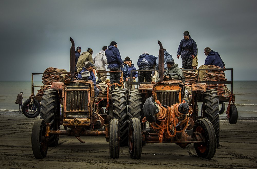 Roll up the fishing net