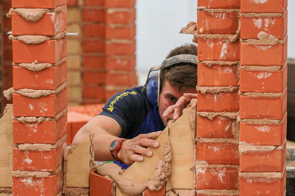 В строительстве точность важна