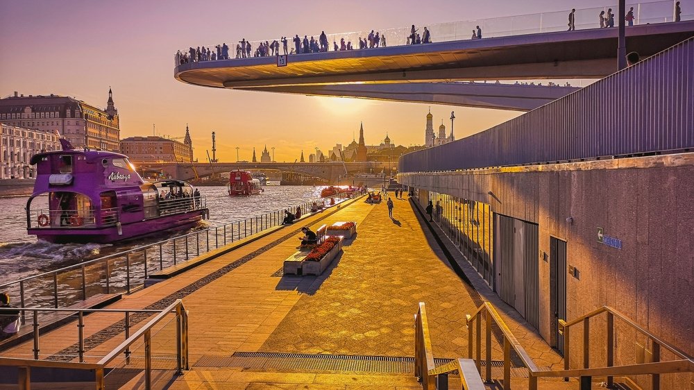 Моя Москва в жёлто-сиреневых тонах...