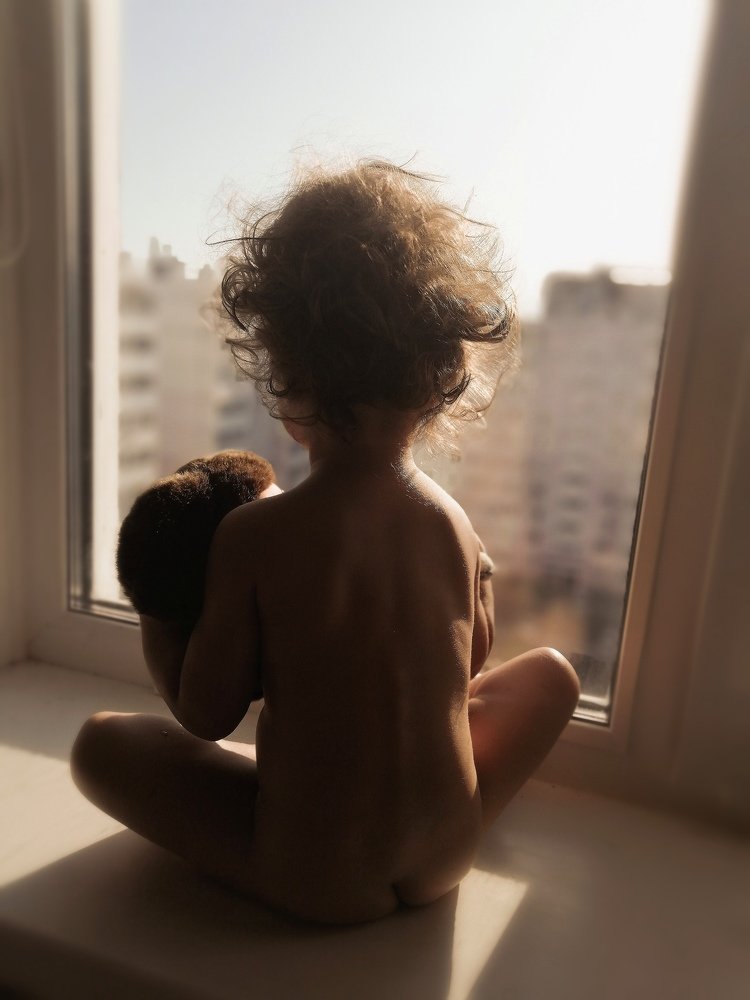 The kid in the apartment