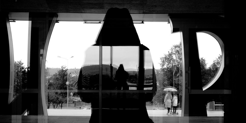 Big Brother is watching you. Большой брат наблюдает за тобой.