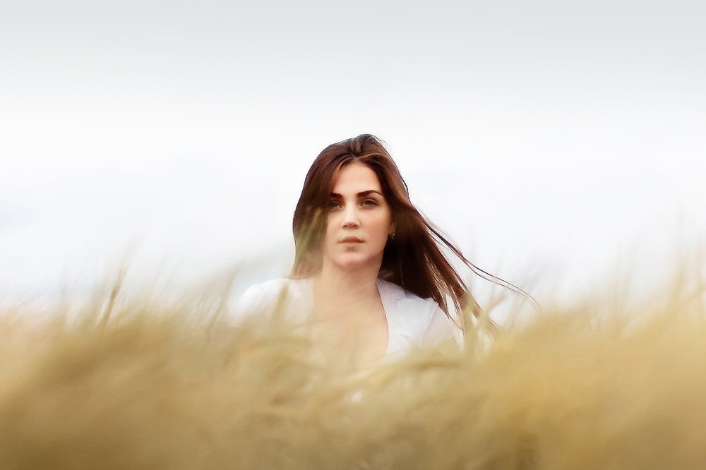 девушка в пшеничном поле