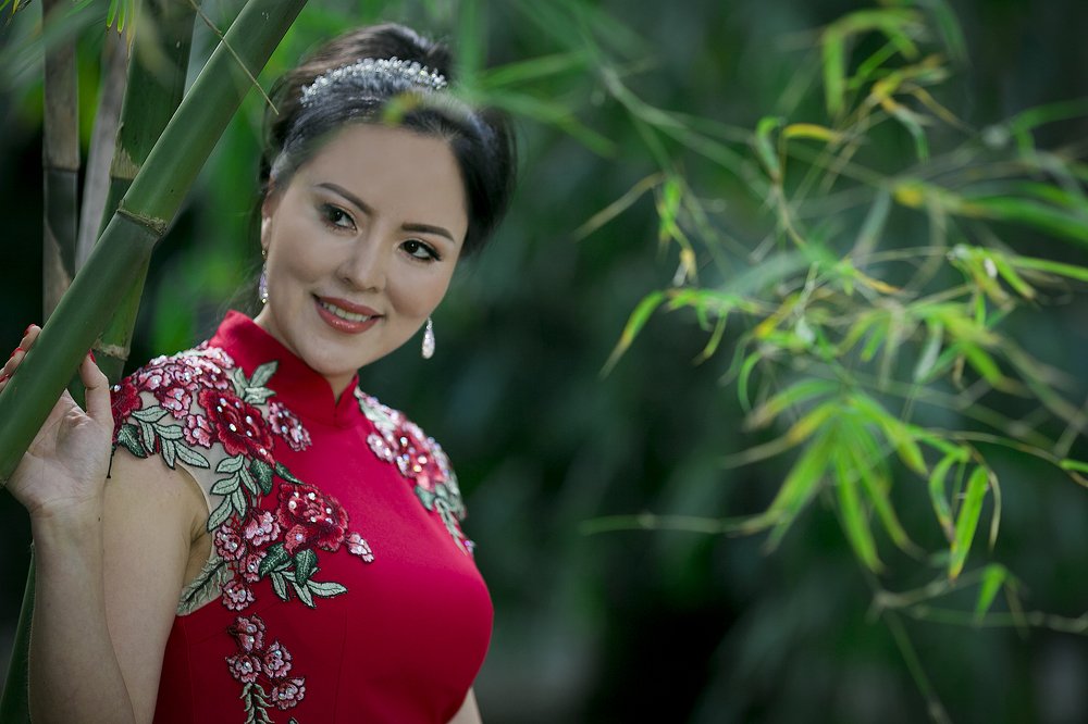 Chole in qipao (Chinese traditional dress for lady)