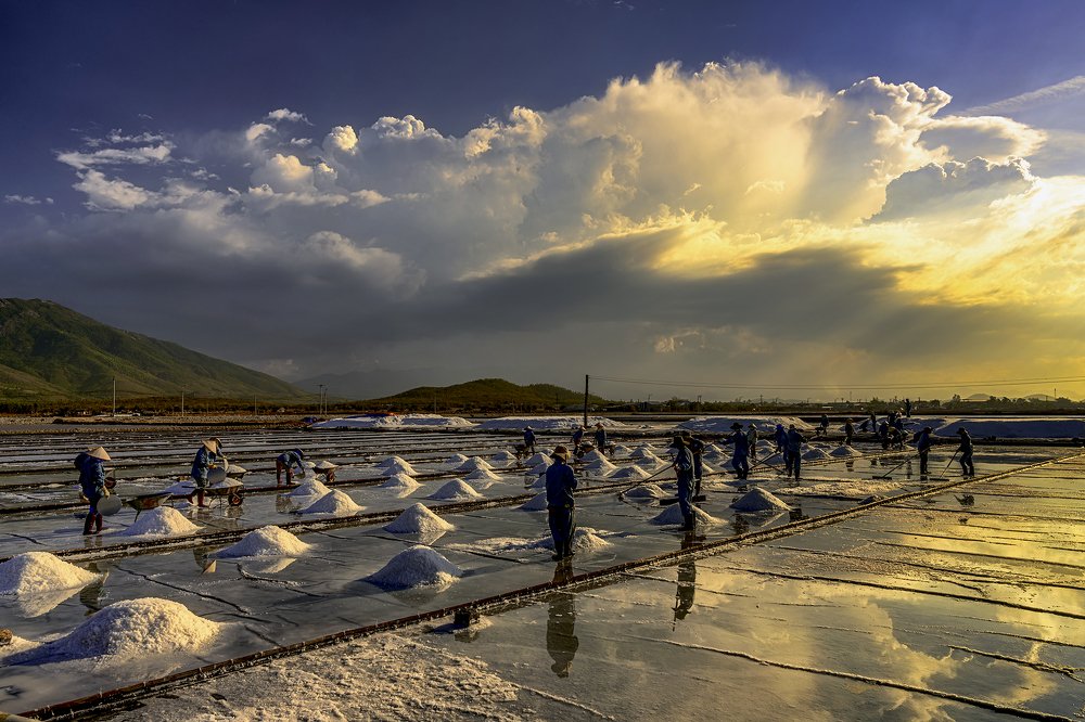 Sunshine on the salt fields