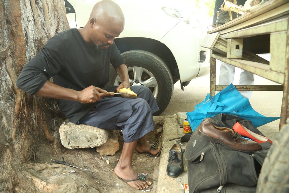 Photograph by Mario Mujetes