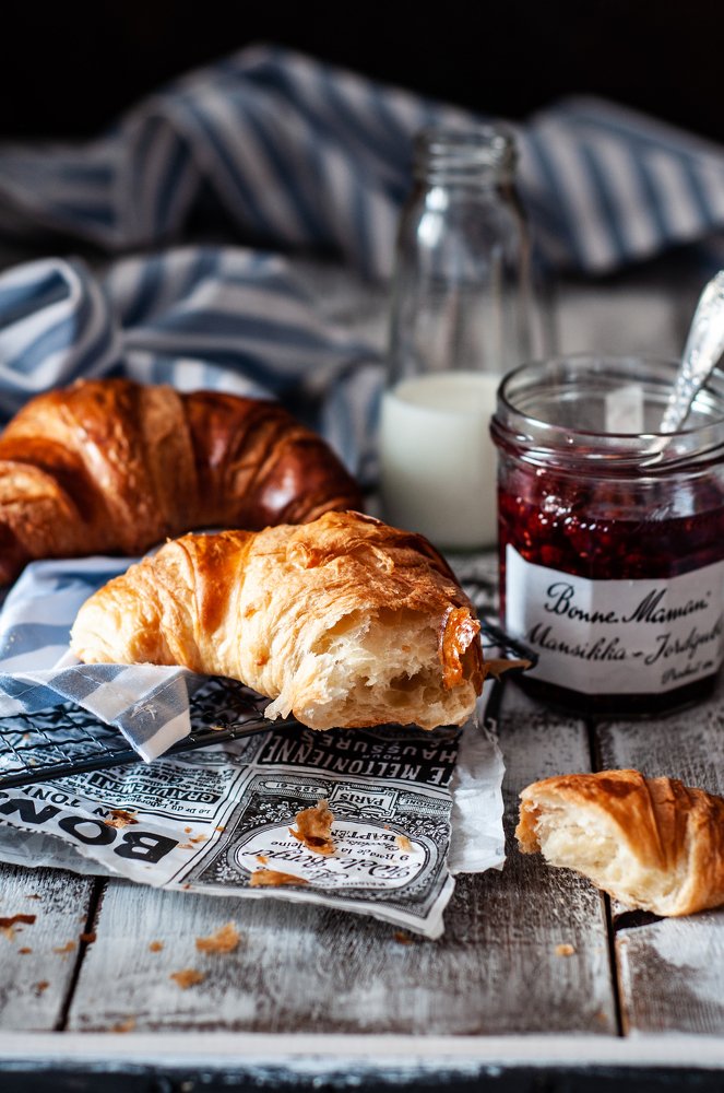 Круссаны и малиновое варенье