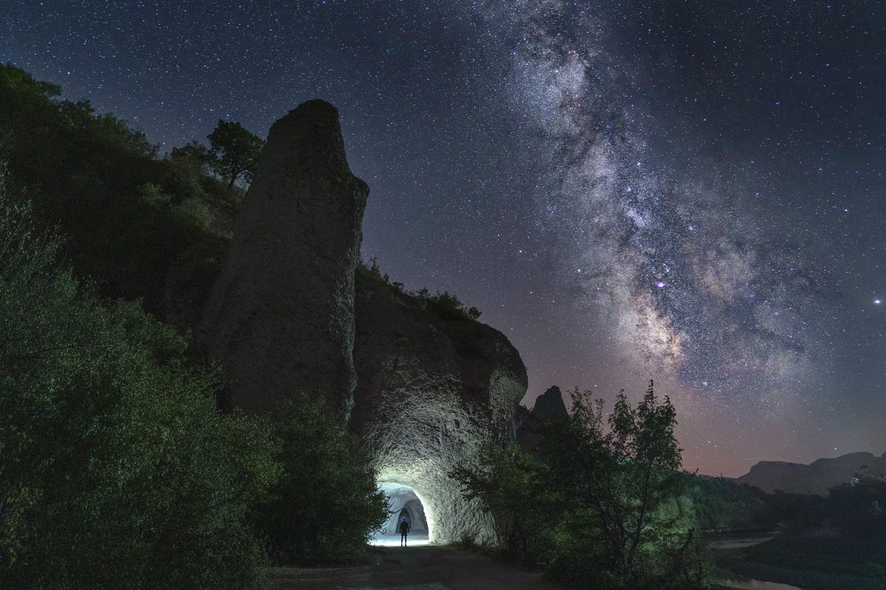 Photograph by Eddie Adamov