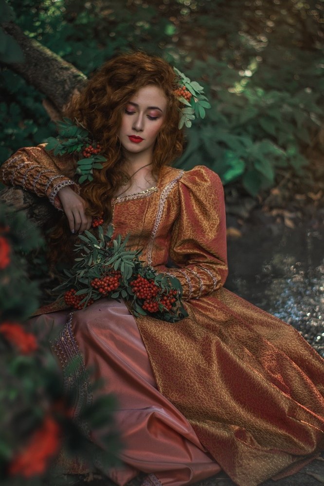 Дева с рябиной