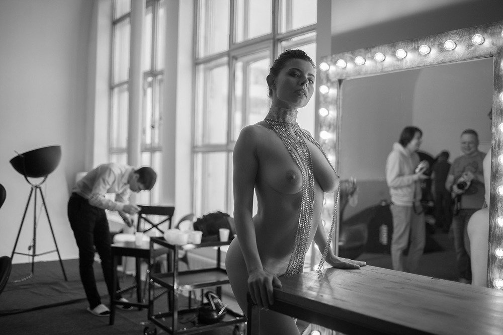 Модель и фотографы