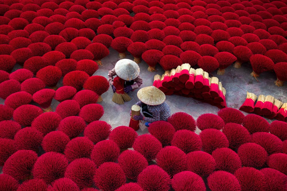 THE WORK OF FEMALE WORKERS