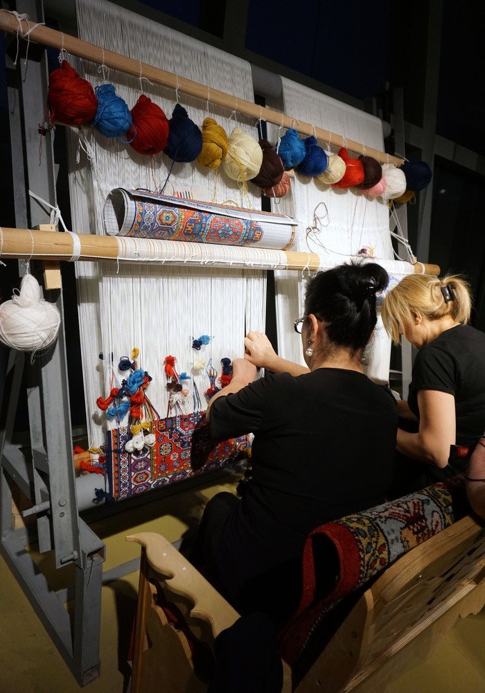 Две ткачихи ...