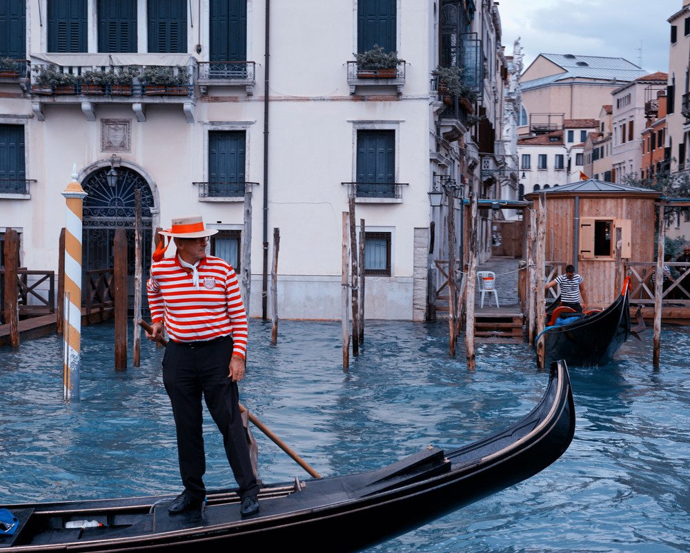 На канале ...