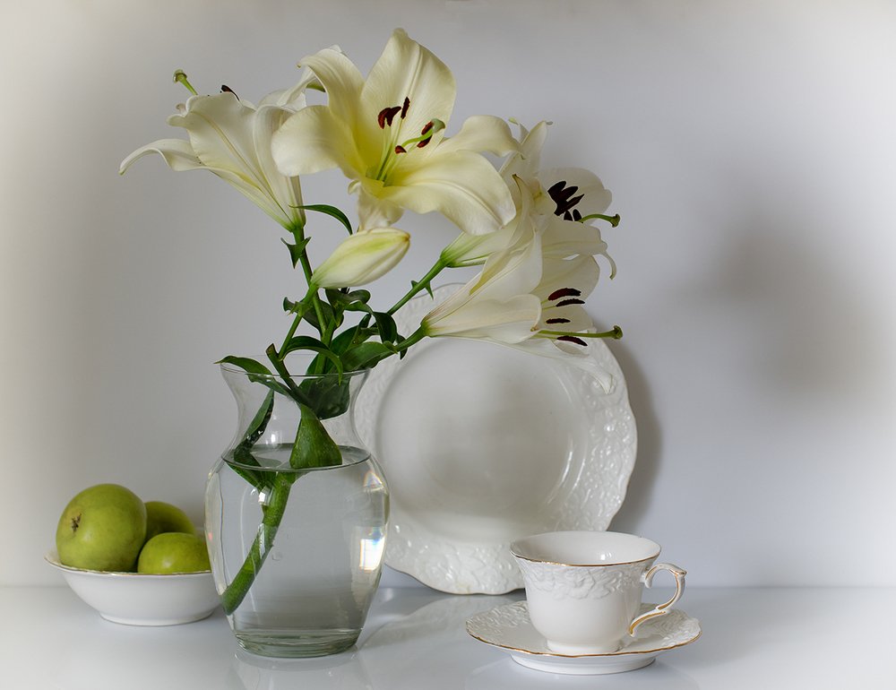 Белая лилия