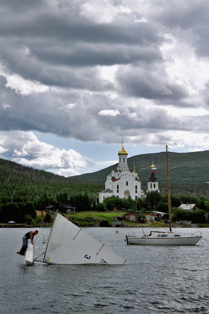 Поднятие паруса из воды