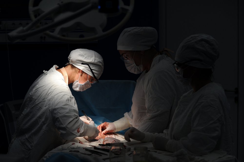 Люди в белых халатах