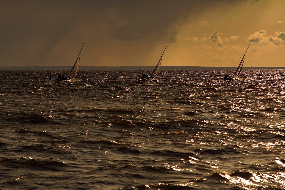 Симметрия неба и парусов