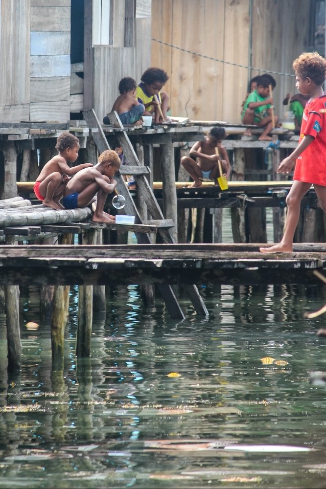 PLAY A WATER-BASED FOAM BALLOON WITH A LOVE