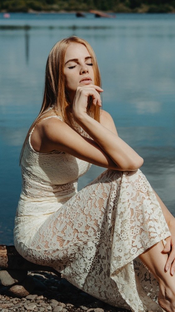 На берегу озера