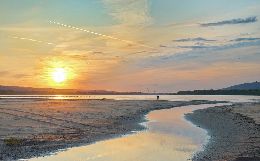 Утром на Волге