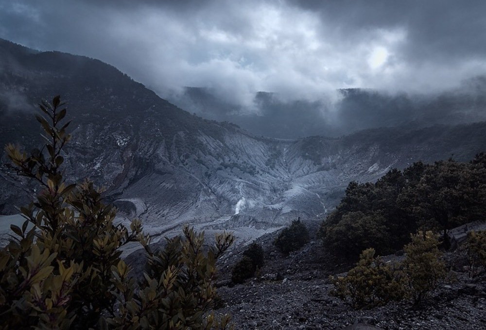 Cloudy above the crater